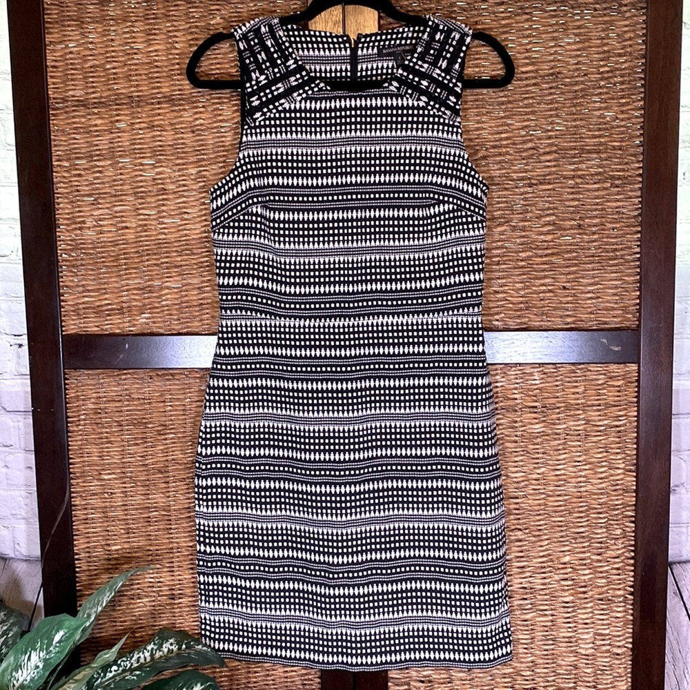 Banana Republic SZ 4 black/white sleeveless textured dress